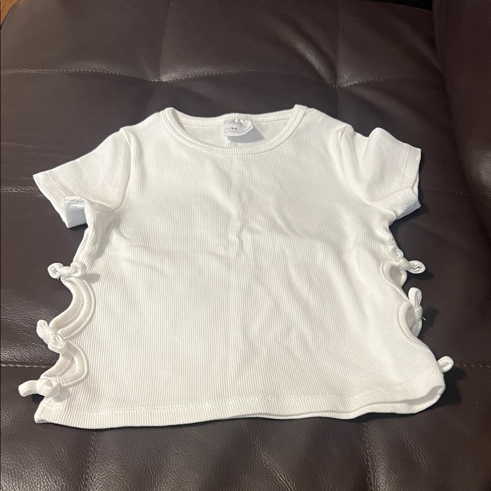 Zara girls Ribbed White Tee with Openings and Bows on either side Size 8-9